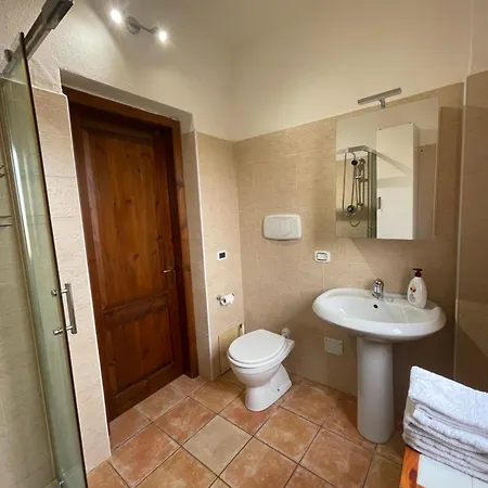 Il Leccio 10 Apartment *