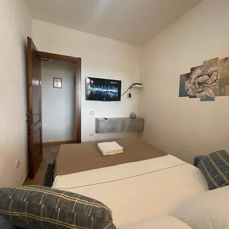 Il Leccio 10 Apartment *